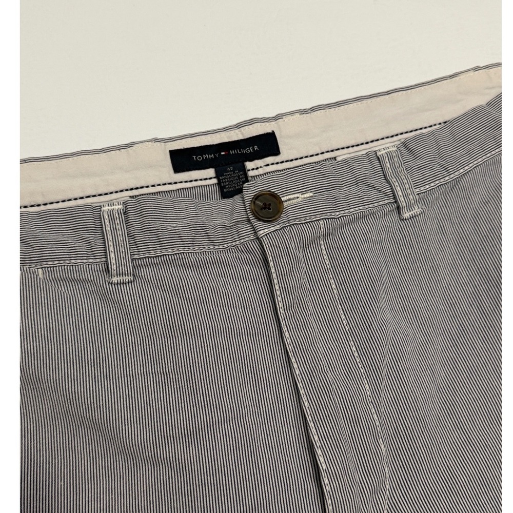 Tommy Hilfiger Men's Striped Chino Shorts Size 42 Gray White Casual - Picture 3 of 6
